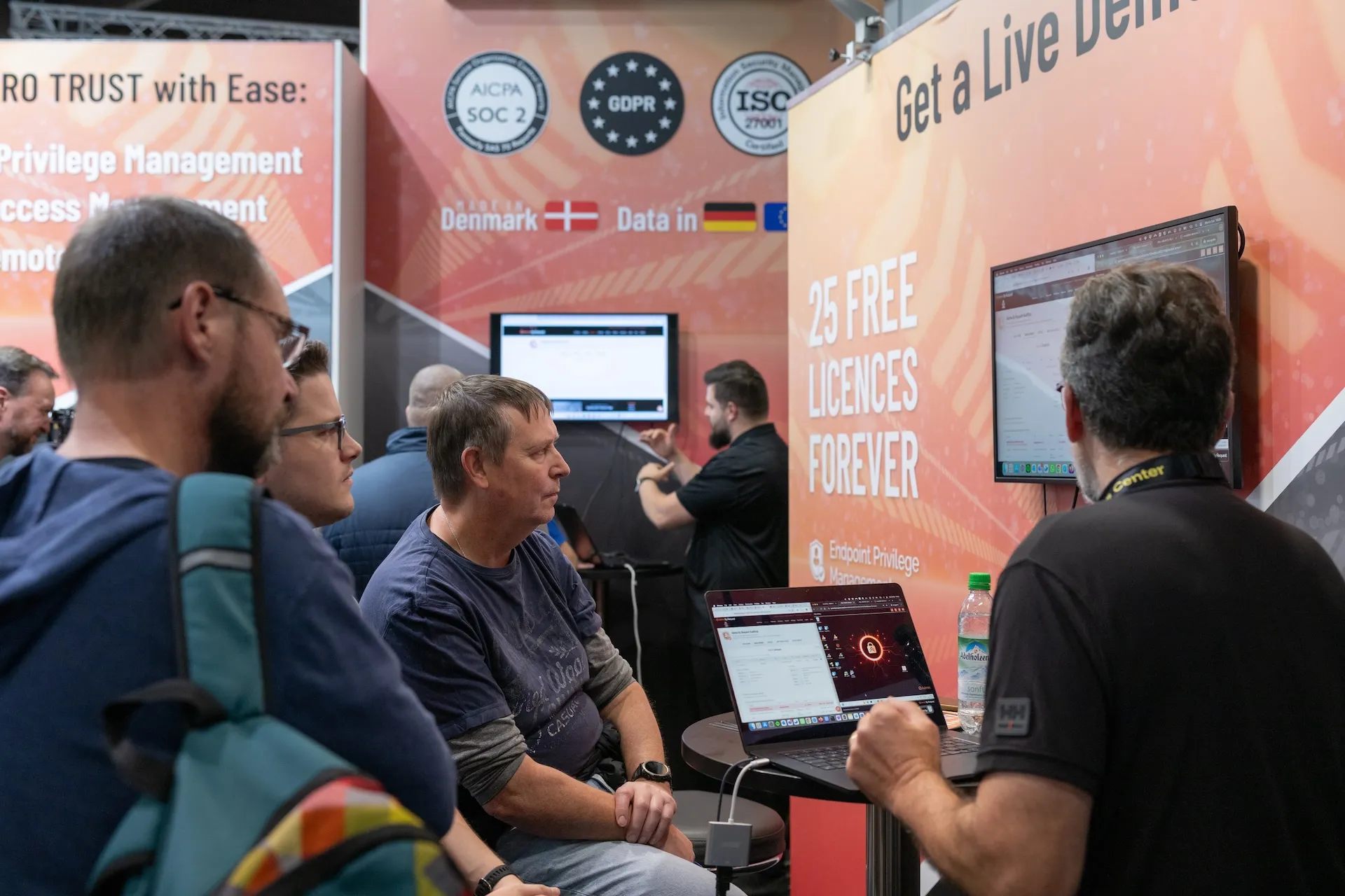 Live Software-Präsentation am Admin By Request Messestand