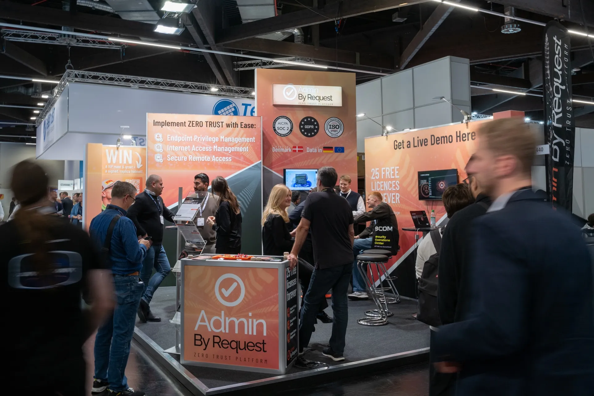 Übersicht des Admin By Request Messestands auf der it-sa