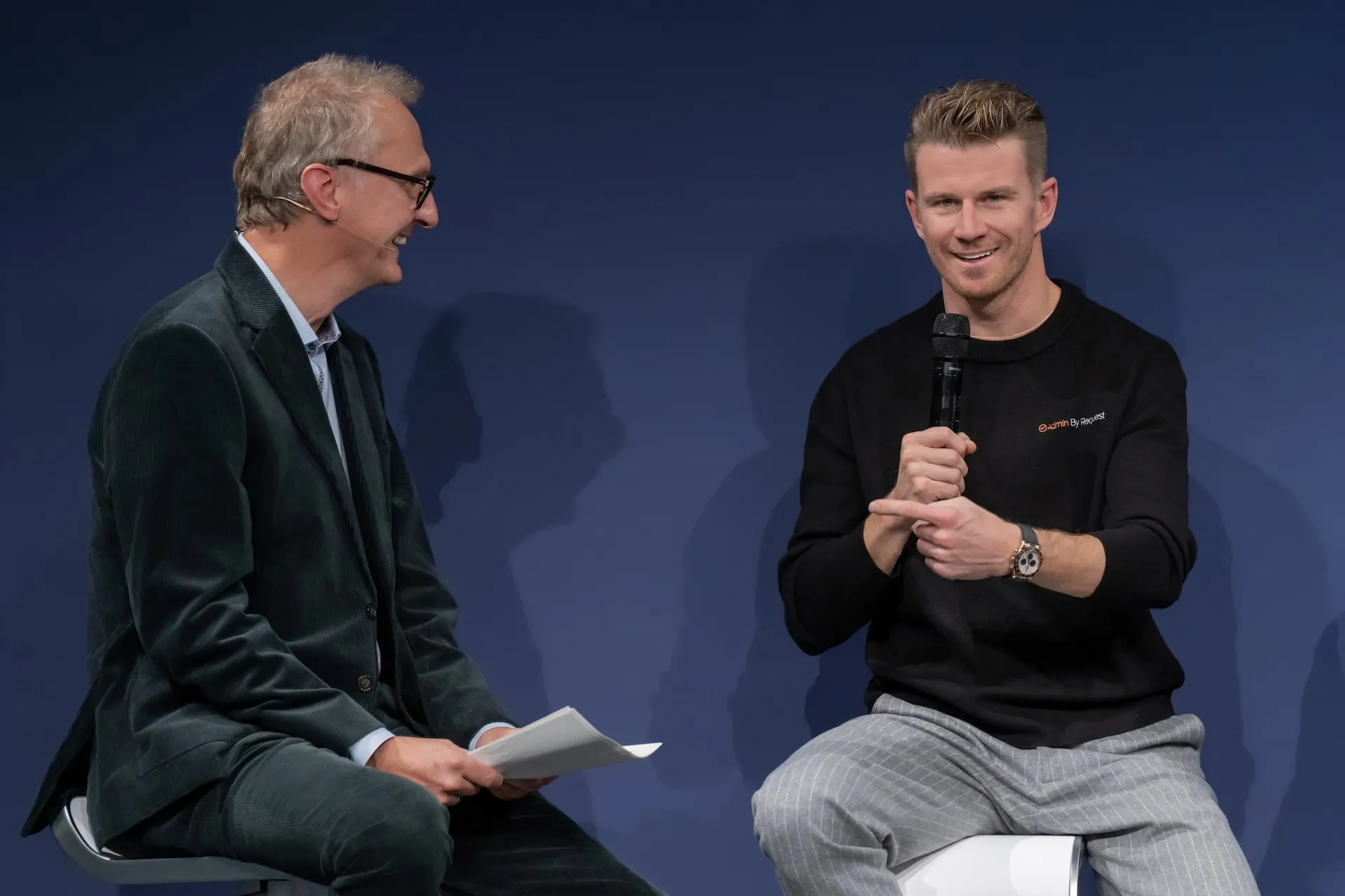 Nico Hülkenberg spricht auf der Bühne der it-sa 2025