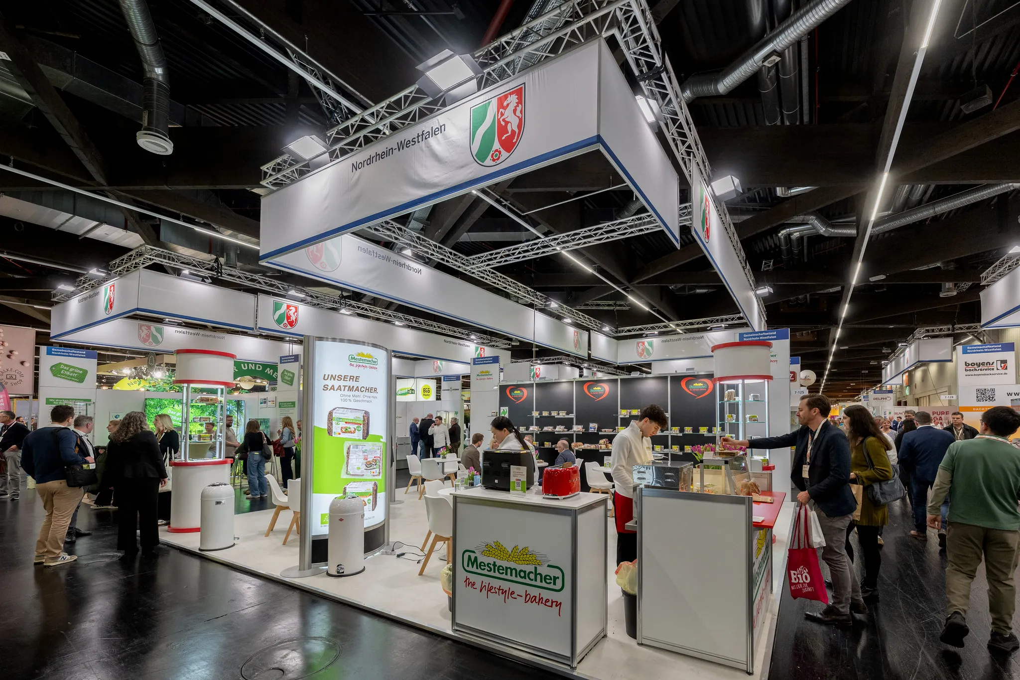 Großer Mestemacher-Stand im Nordrhein-Westfalen-Pavilion auf der BIOFACH Nürnberg.