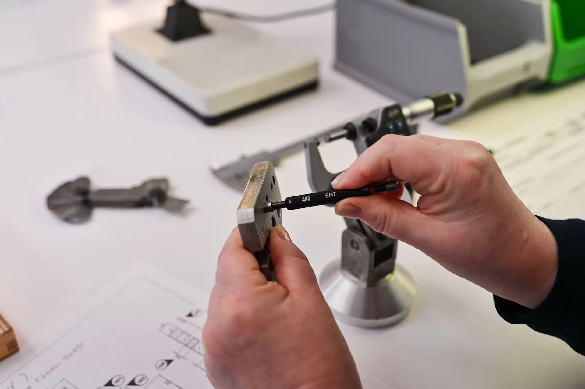 Metallprüfung per Handmessgerät, Qualitätssicherung im Detail.