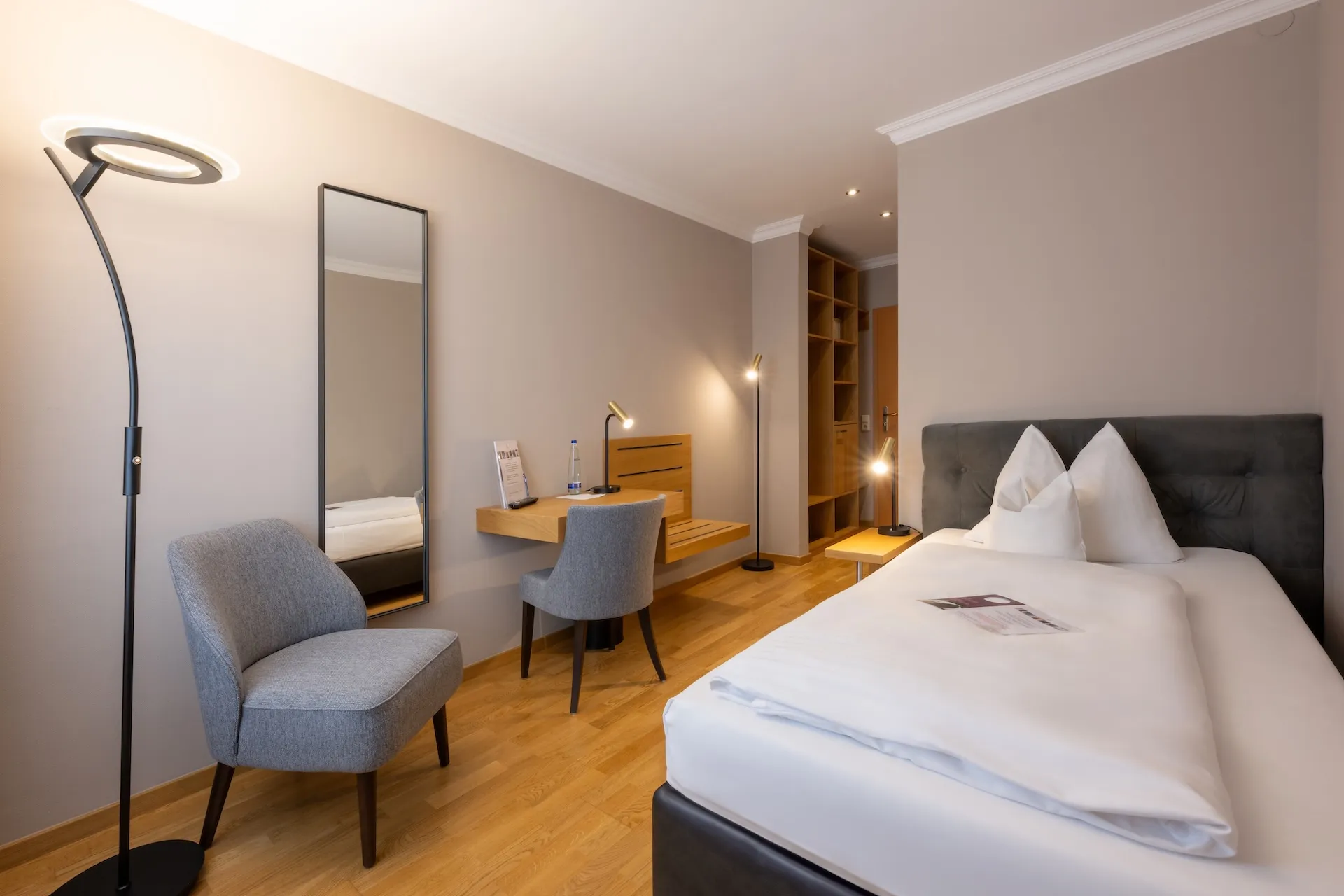 Hotel Goldene Sonne Landshut, Eingang