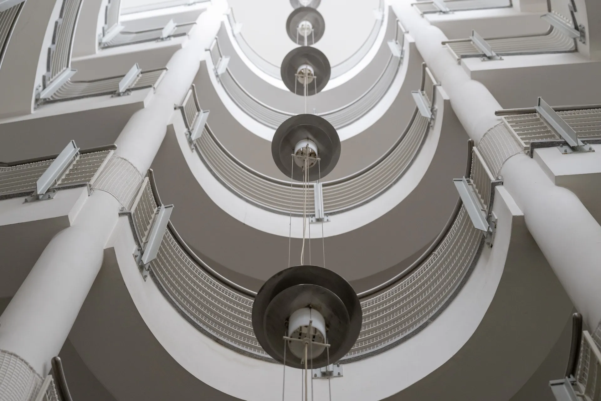 Moderne Eingangshalle der KIRINUS Tagesklinik