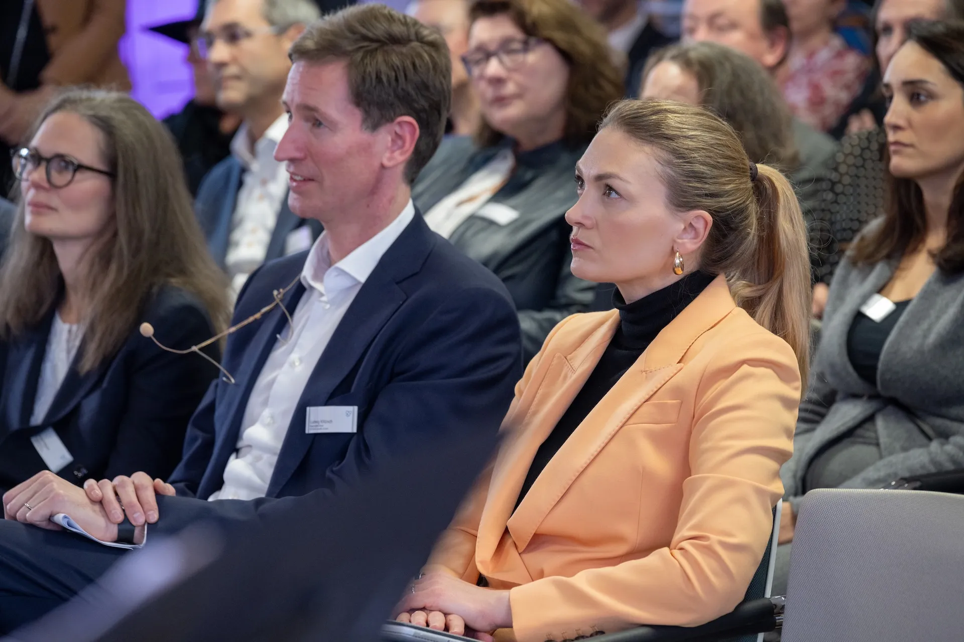 Publikum bei der KIRINUS Tagesklinik Eröffnungsfeier
