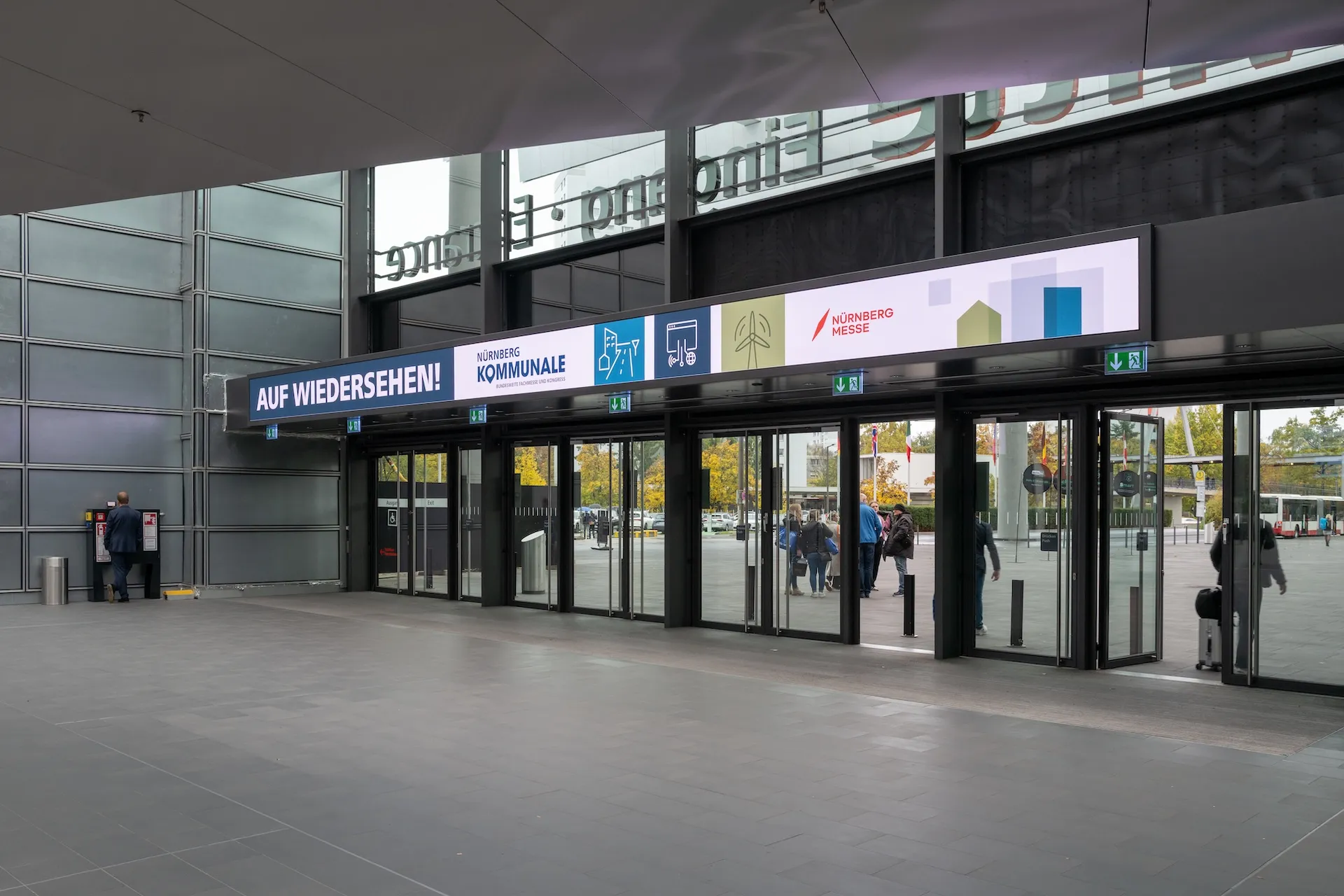 Ausgang der KOMMUNALE Messe Nürnberg 2025