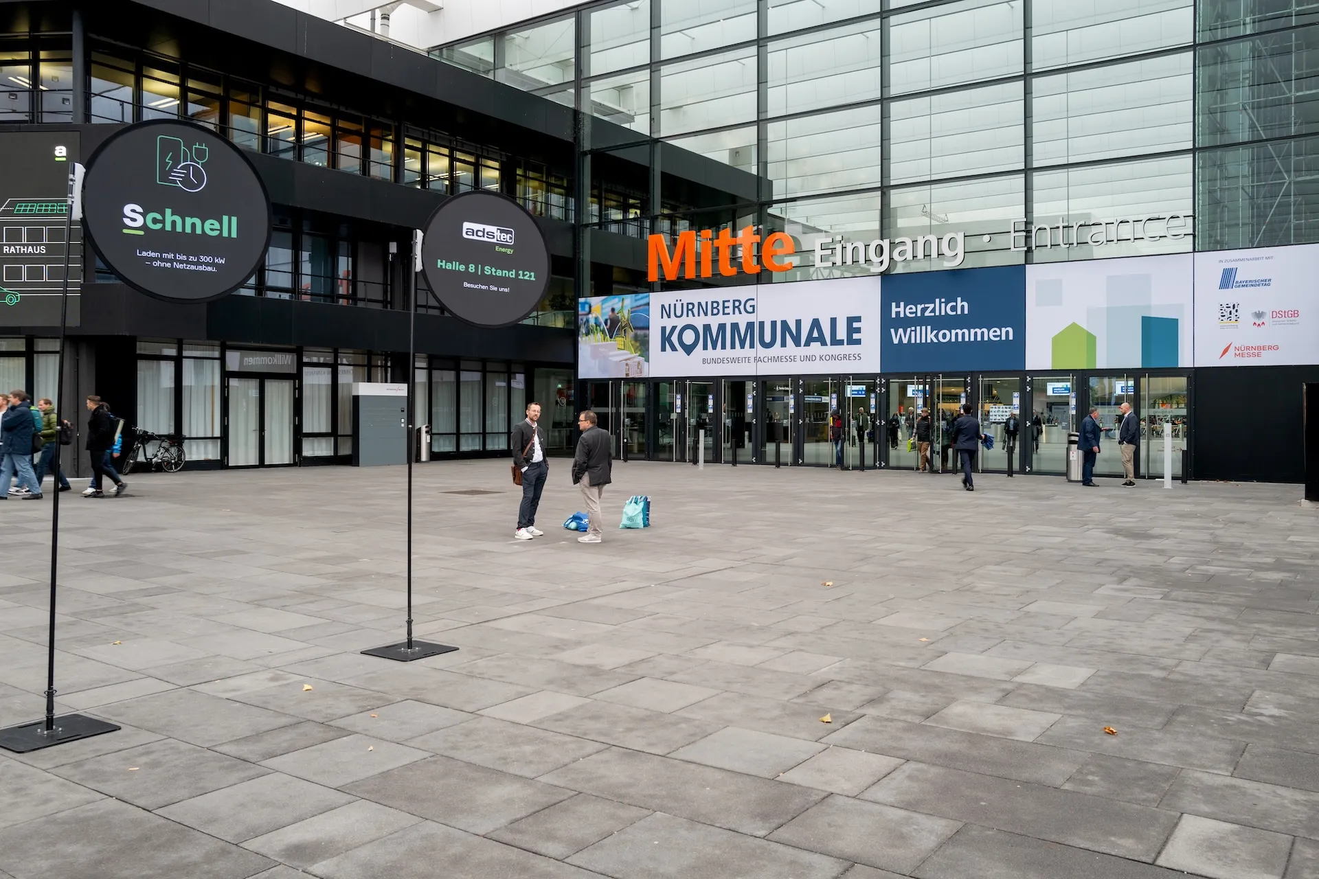 Eingang zur KOMMUNALE Messe Nürnberg 2025