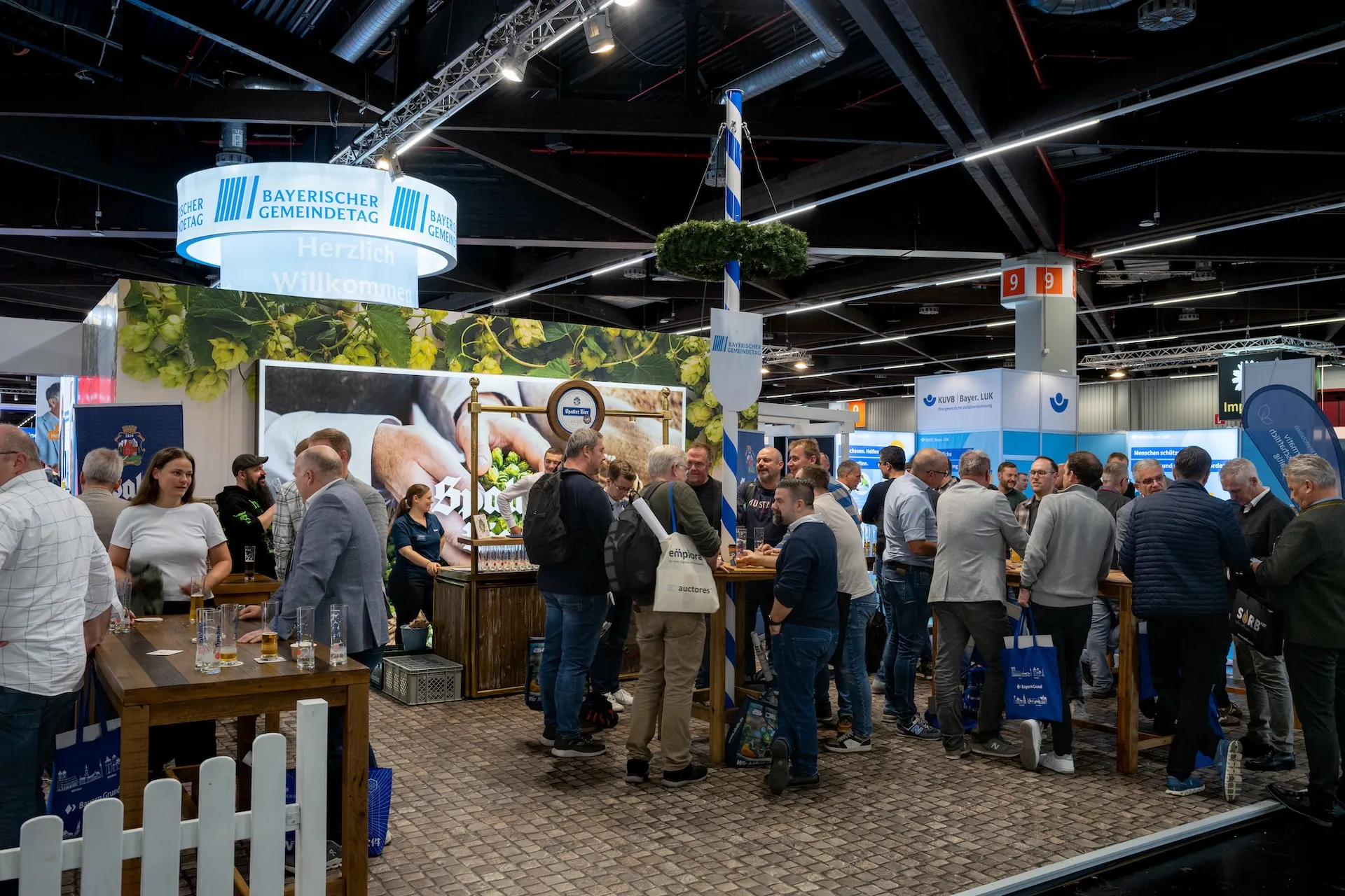 Networking beim Essen auf der KOMMUNALE Messe Nürnberg