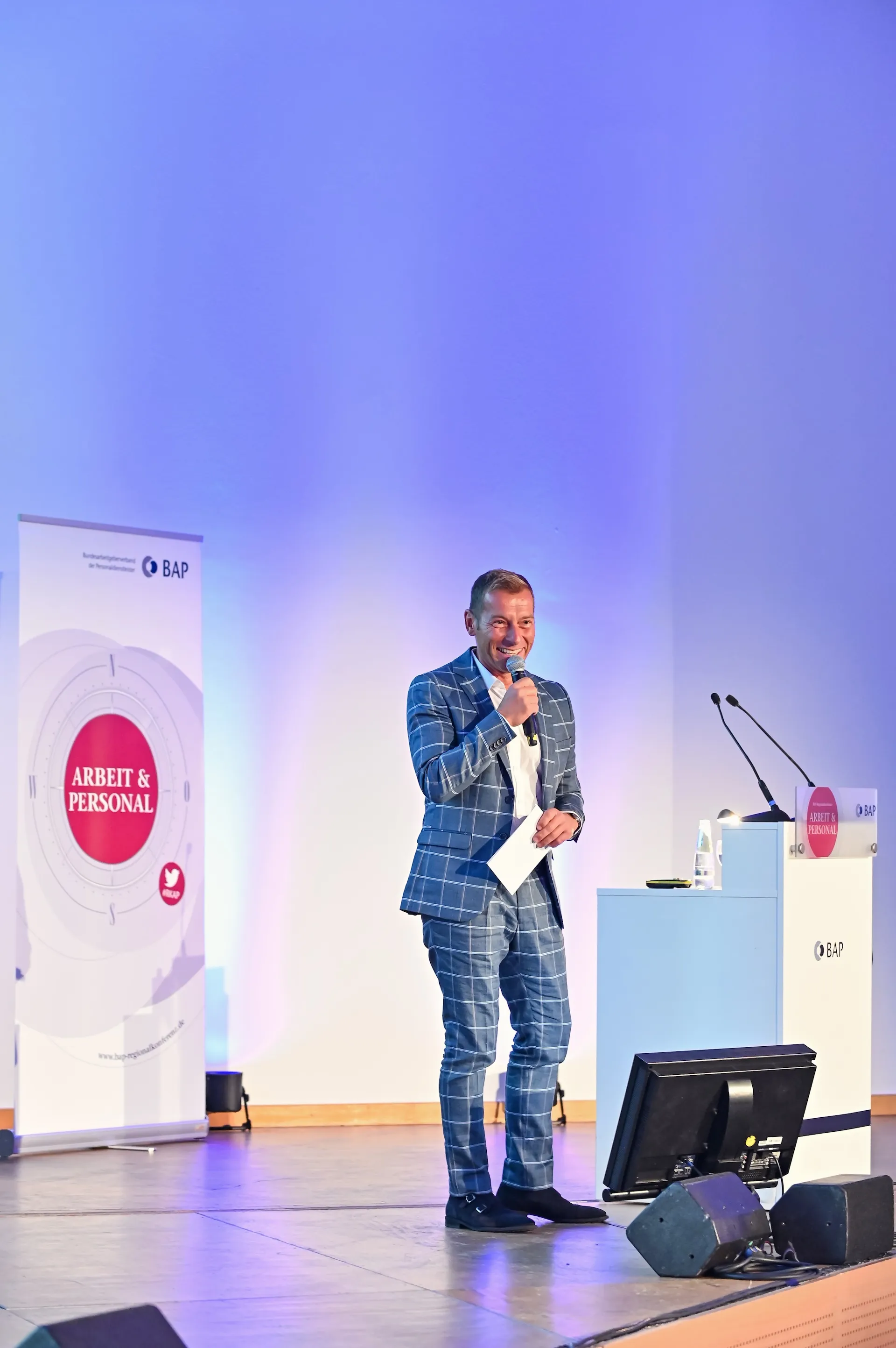 Speaker auf Bühne
