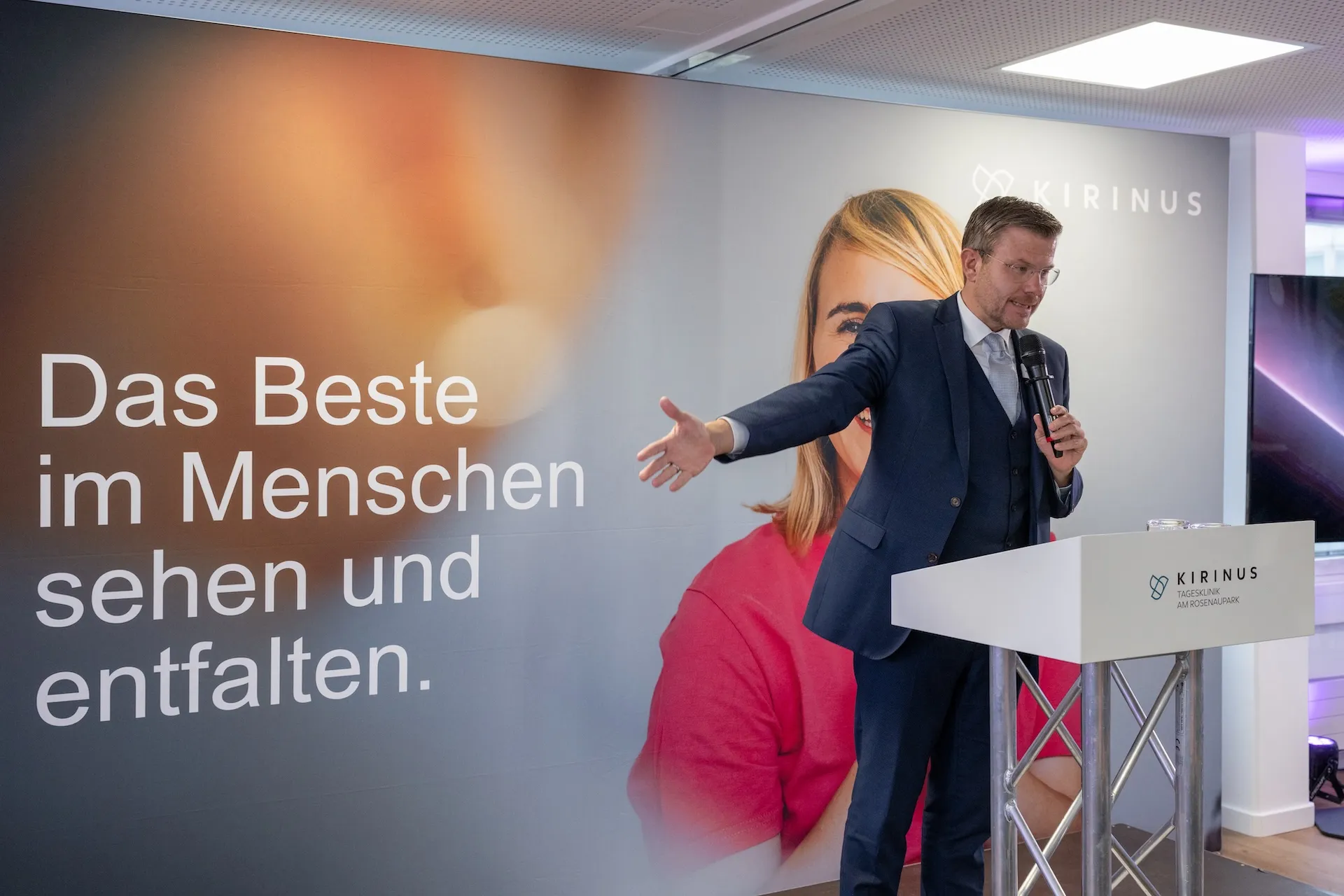 Oberbürgermeister Marcus König hält Rede bei der KIRINUS Eröffnung