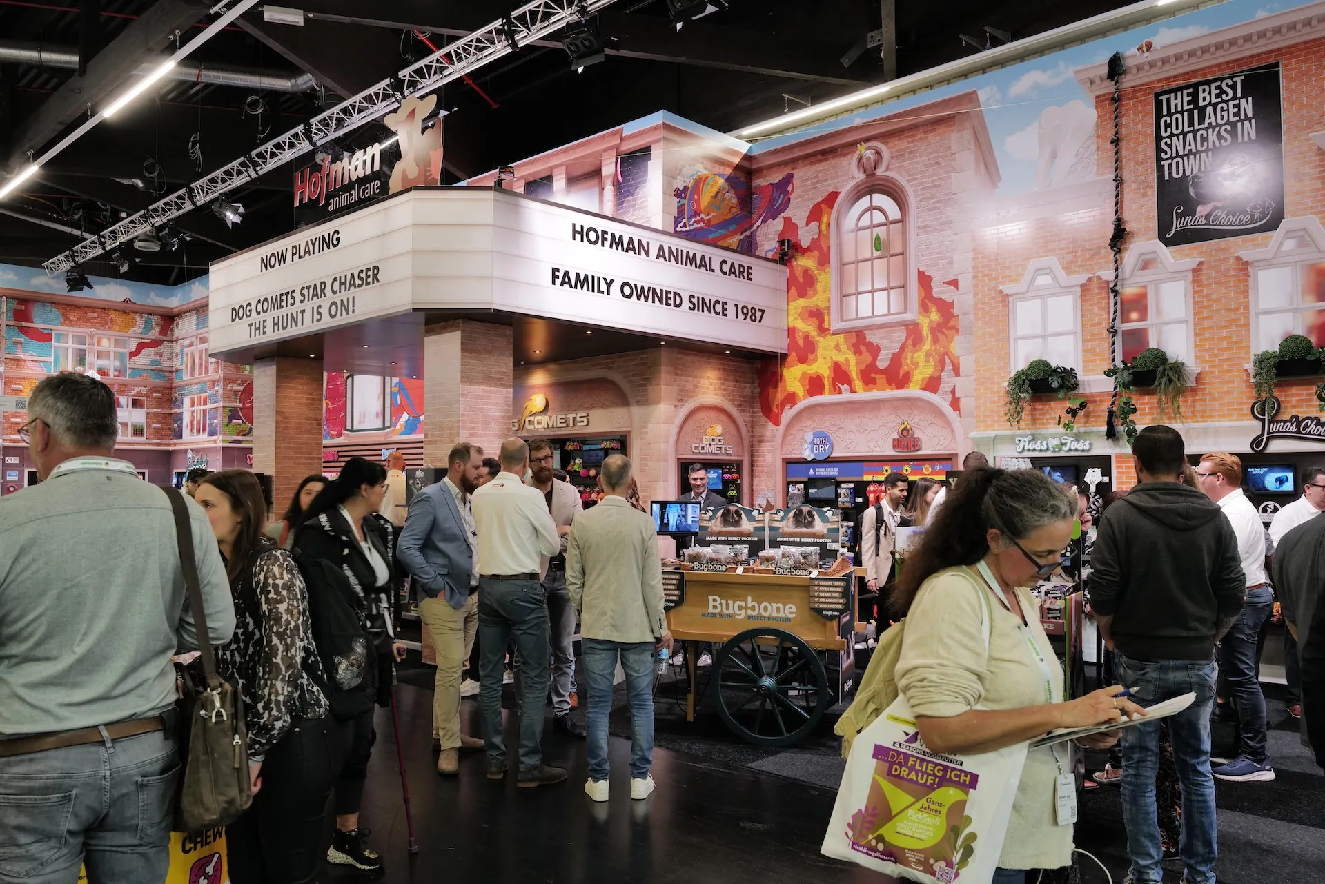 Booth by Hofmann Animal Care, creative brand staging.
