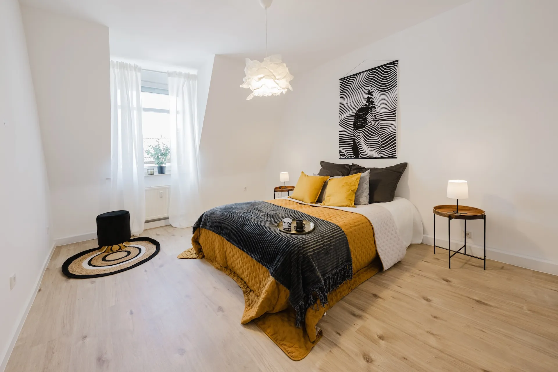 Charmantes Schlafzimmer mit Dachschräge