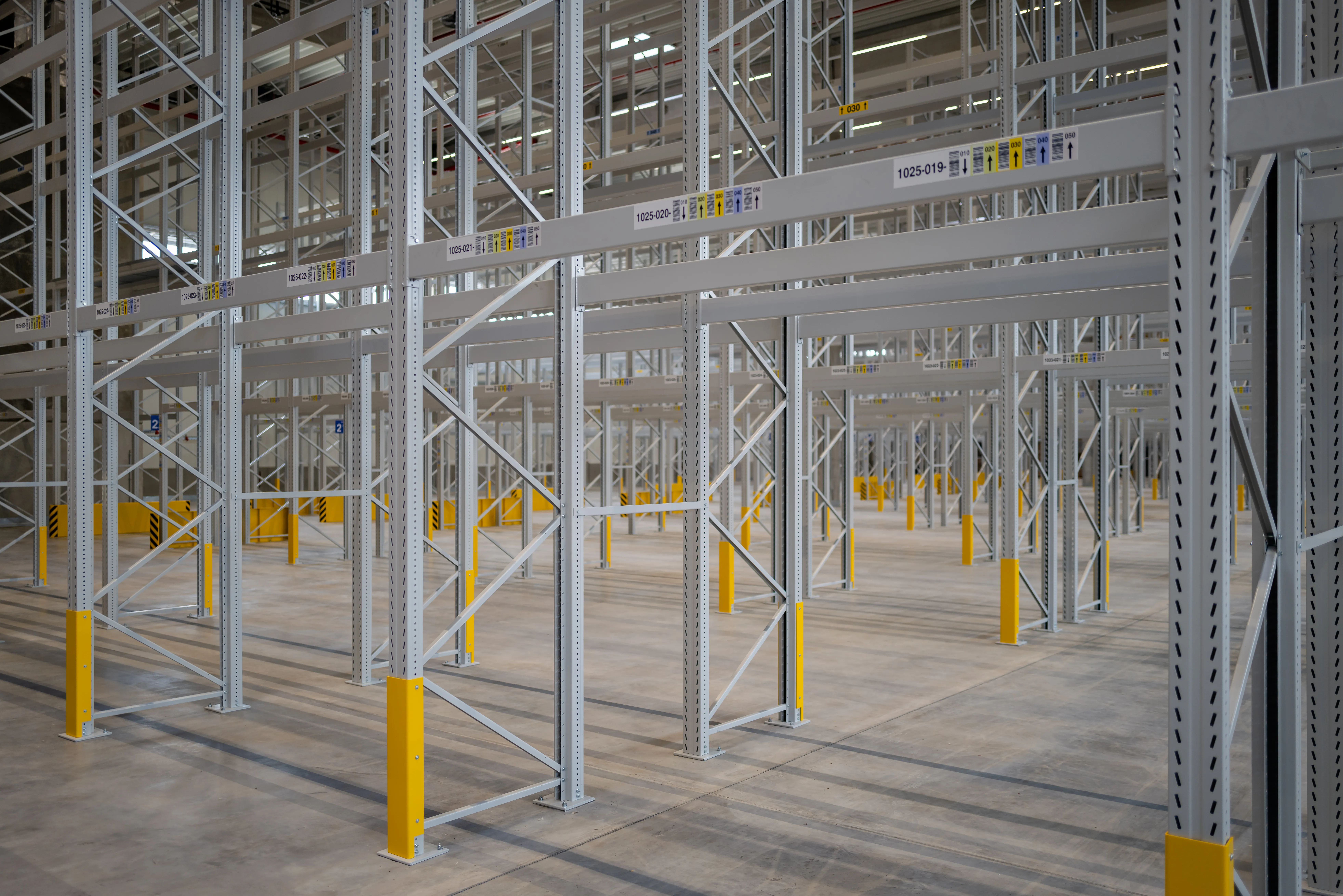Rhenus Logistikzentrum Innenansicht Hochregallager