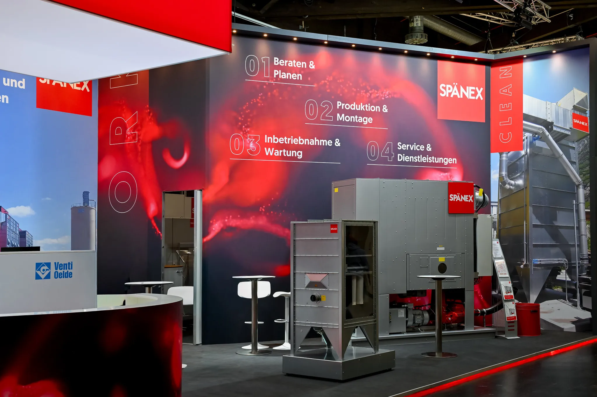 Spänex präsentiert Industriemaschinen und Brikettierpressen auf dem Messestand Nürnberg.