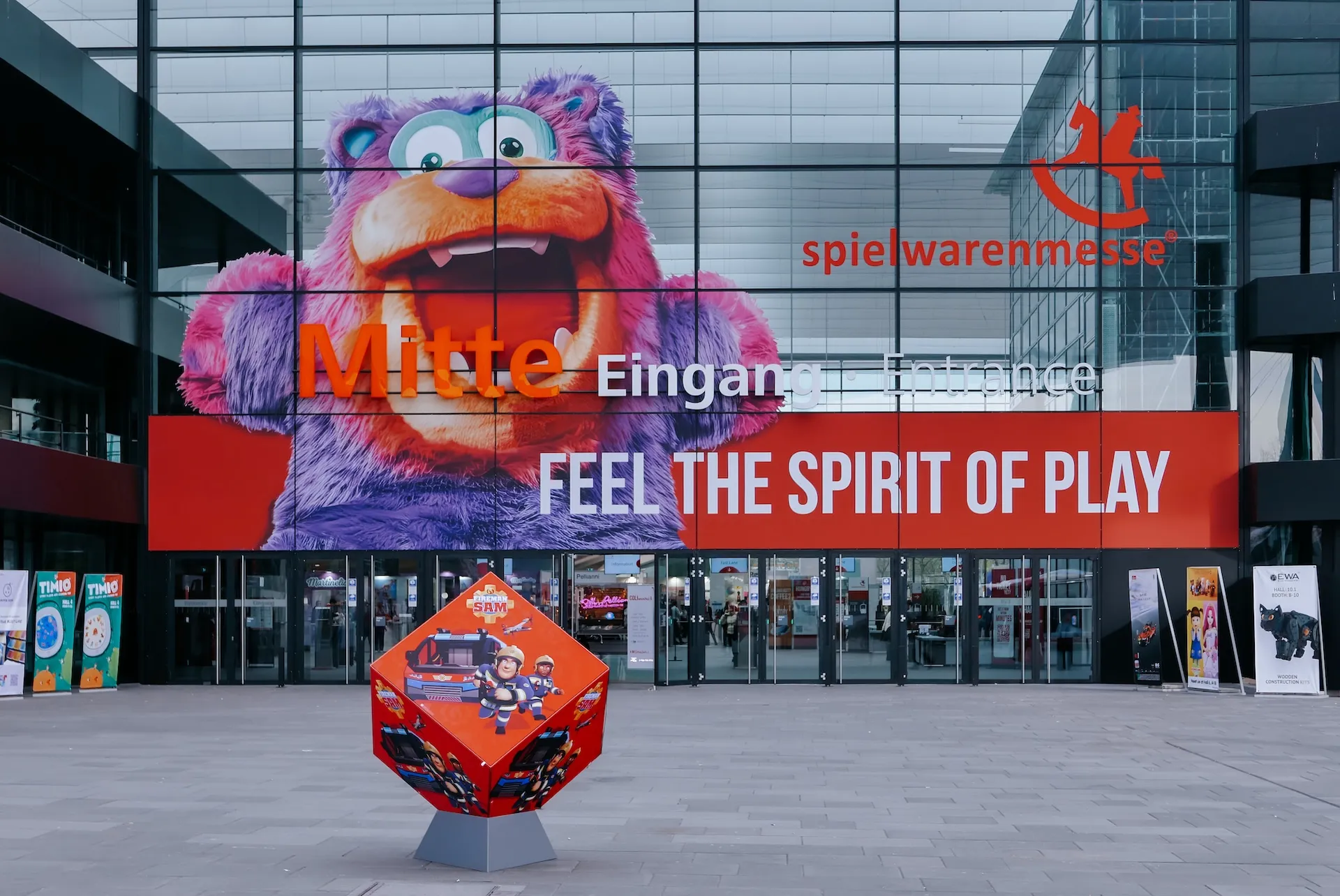 Entrance area of the toy fair, invitingly and vividly captured.