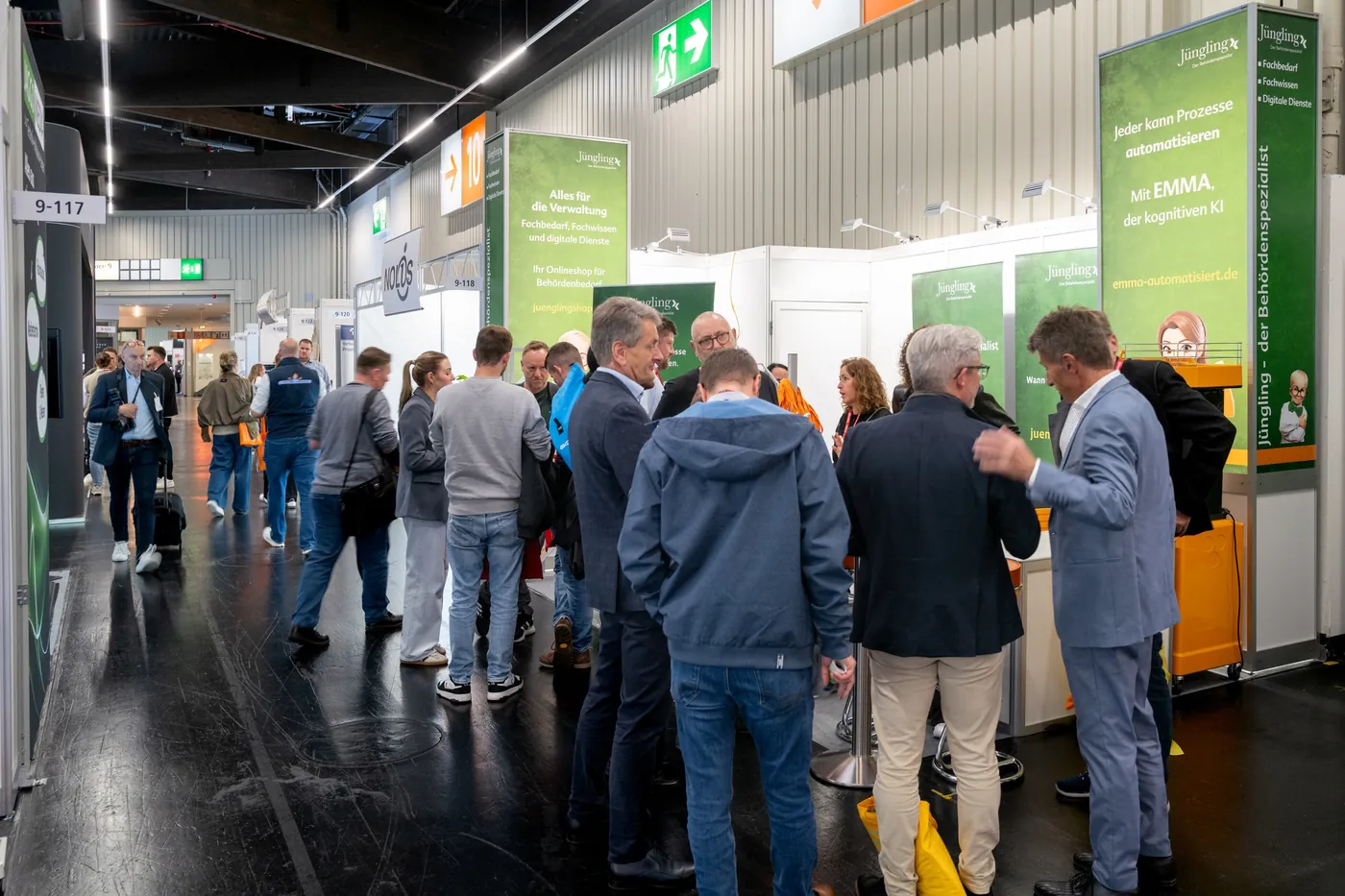 Group in conversation at a booth at KOMMUNALE in Nuremberg