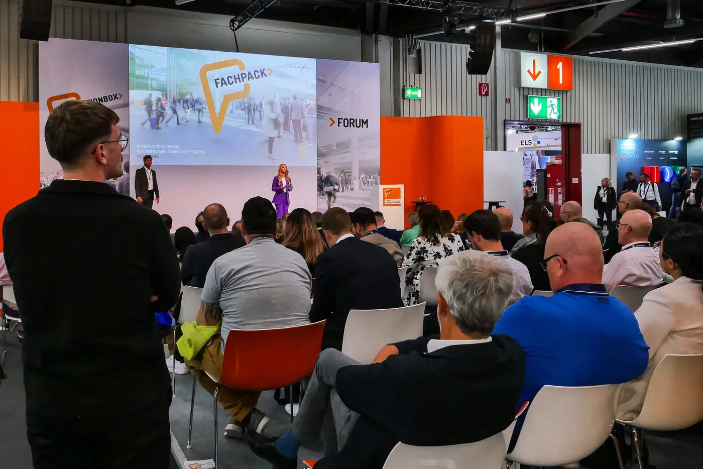 Forum mit Bühne und Publikum auf der FACHPACK in Nürnberg
