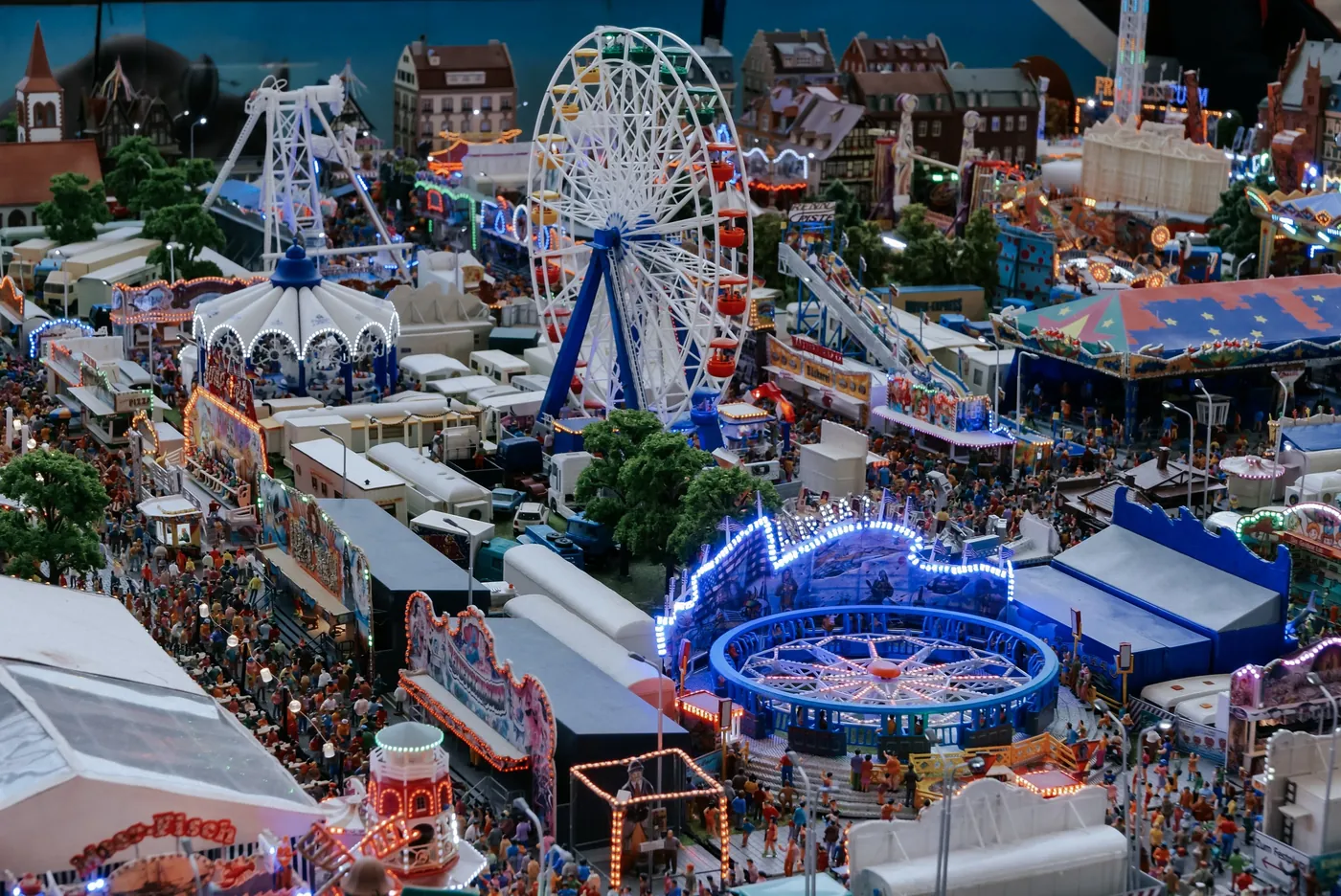 Kirmes-Modell mit Riesenrad als Modellbau-Exponat auf der Spielwarenmesse in Nürnberg