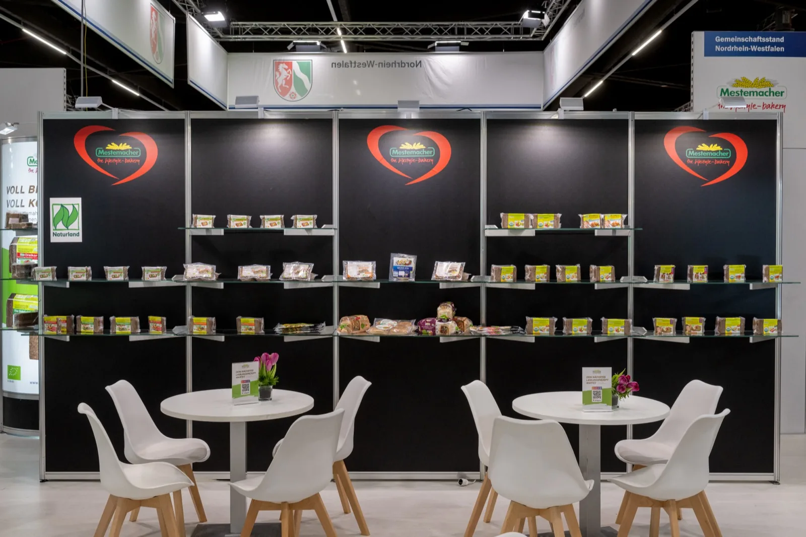 Messestand mit Loungebereich